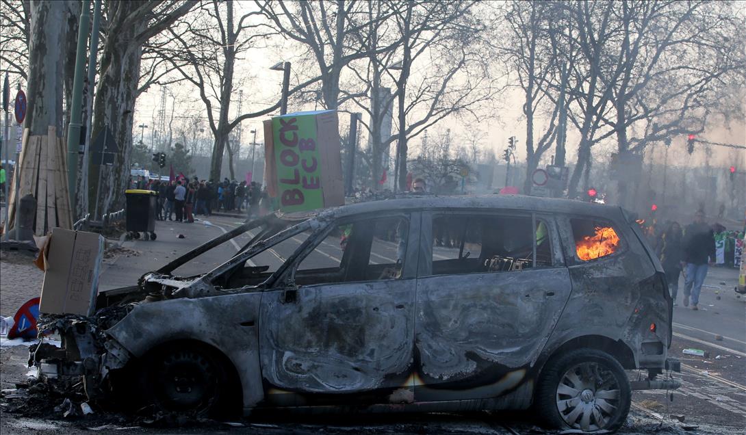 ECB'nin yeni binasının açılışı - Blockupy protestosu
