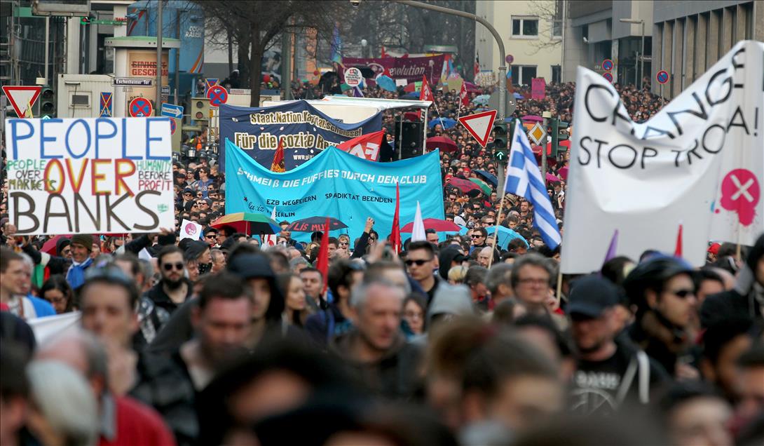 ECB'nin yeni binası Almanya'da protesto edildi
