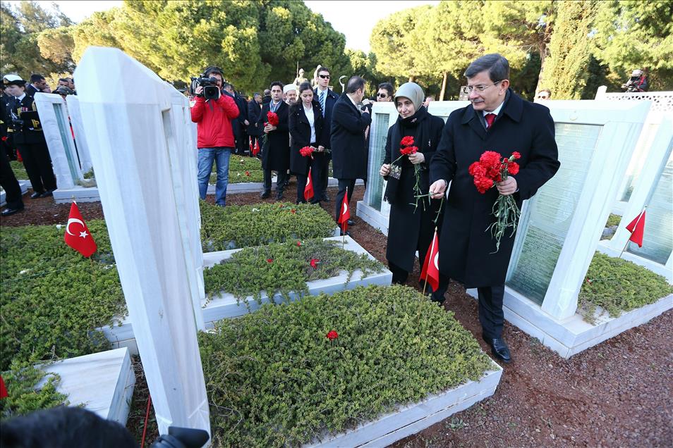 Başbakan Davutoğlu, şehitliği ziyaret etti