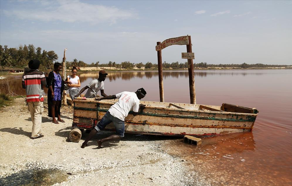 Senegal'in doğal hazinesi: Pembe göl 