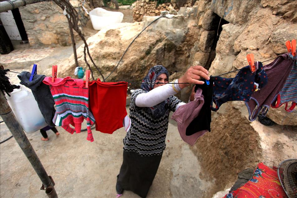 İsrail işgaline karşı koymak için "mağarada" yaşıyorlar