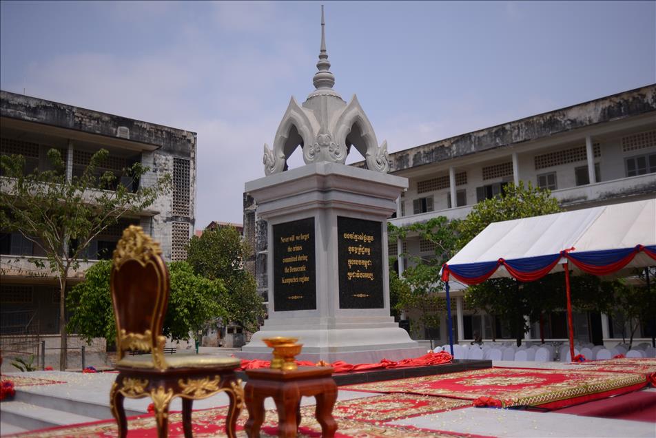 Memorial for Khmer Rouge victims unveiled in Cambodia