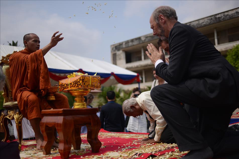 Memorial for Khmer Rouge victims unveiled in Cambodia