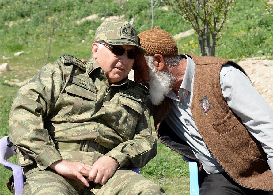 Orgeneral Özel, Süleyman Şah Saygı Karakolu'nu ziyaret etti