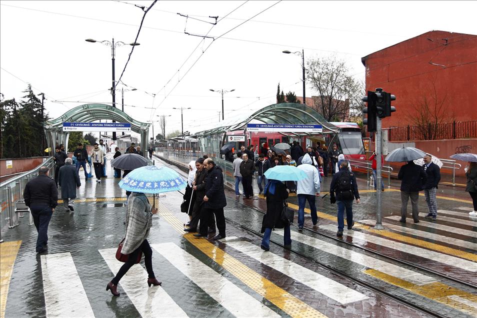 İstanbul'da metro ve tramvay seferleri durdu