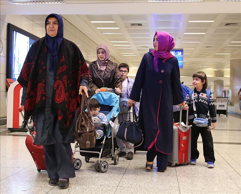 Yemen'den tahliye edilen Türk vatandaşları İstanbul'a geldi
