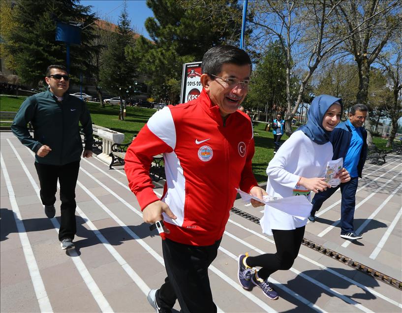 Başbakan Davutoğlu, oryantiring yarışında
