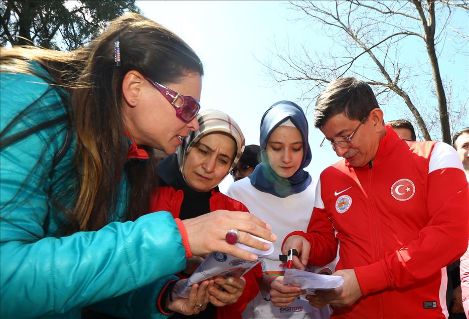 Başbakan Davutoğlu, oryantiring yarışında
