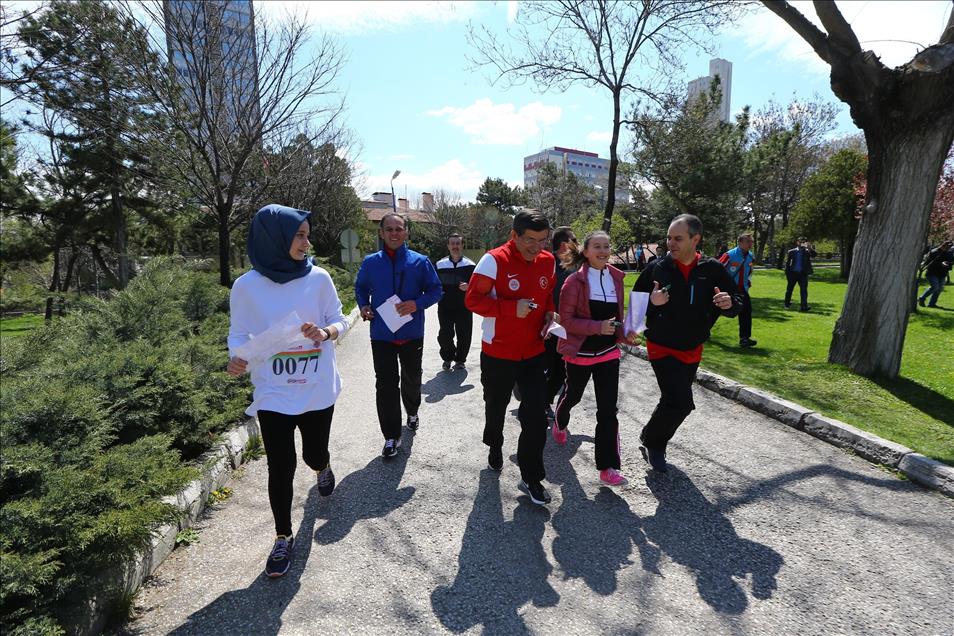 Başbakan Davutoğlu, oryantiring yarışında