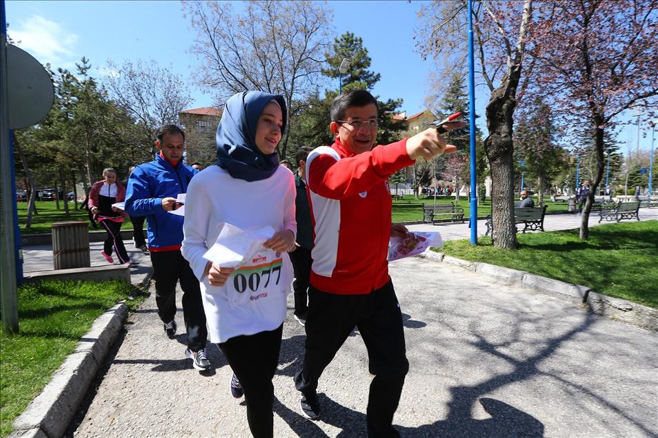 Başbakan Davutoğlu, oryantiring yarışında