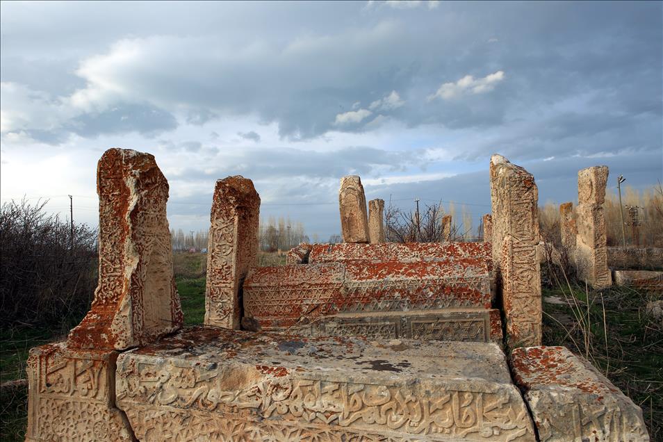 700 yıllık kümbet eski silüetine kavuşacak