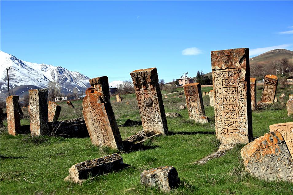 700 yıllık kümbet eski silüetine kavuşacak
