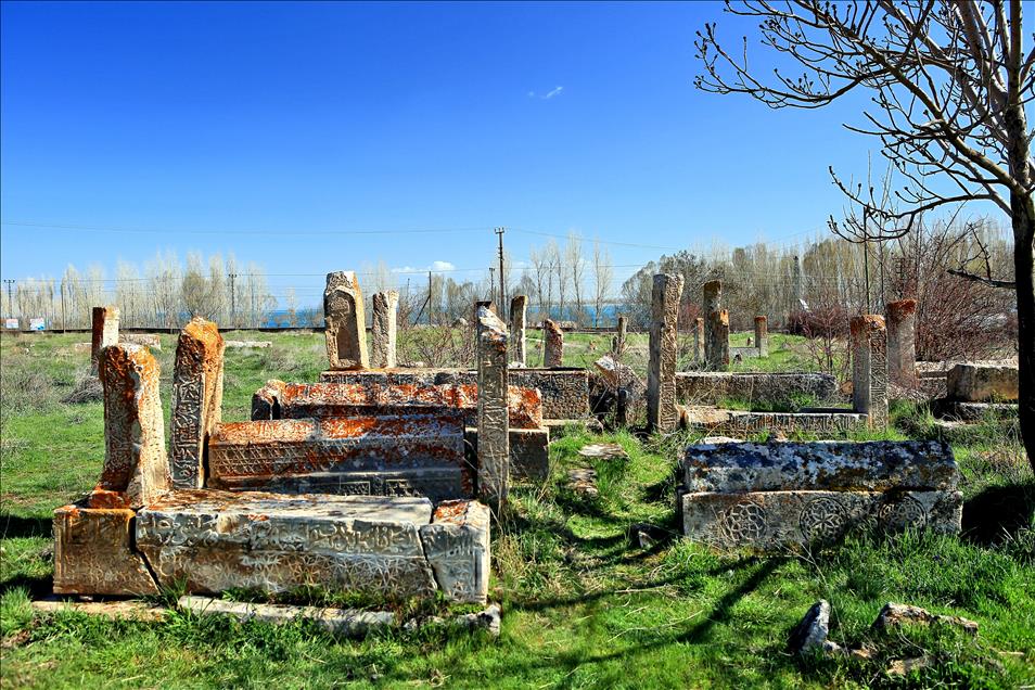 700 yıllık kümbet eski silüetine kavuşacak