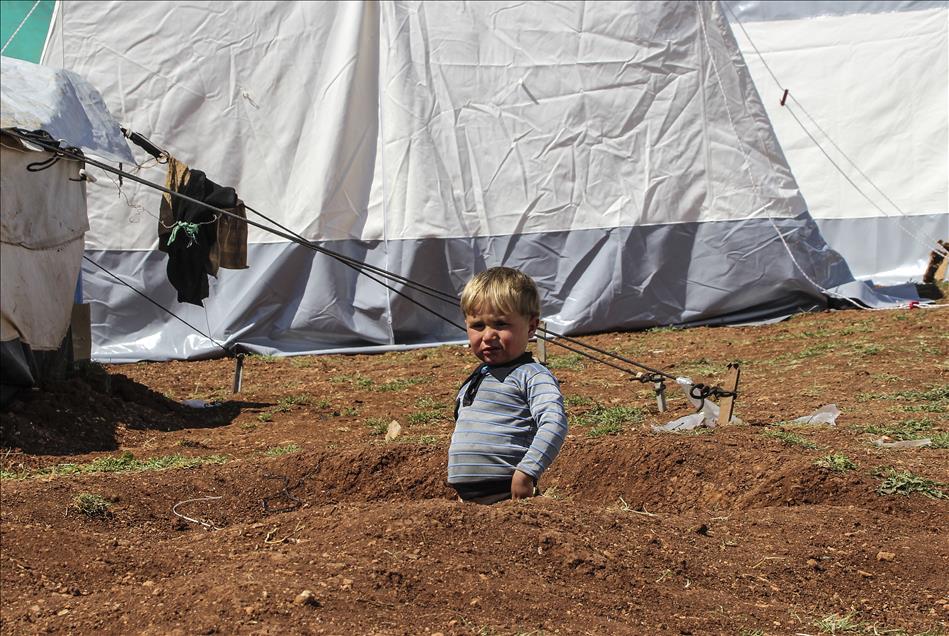 Syrian refugees at Atmeh camp in Idlib - Anadolu Ajansı