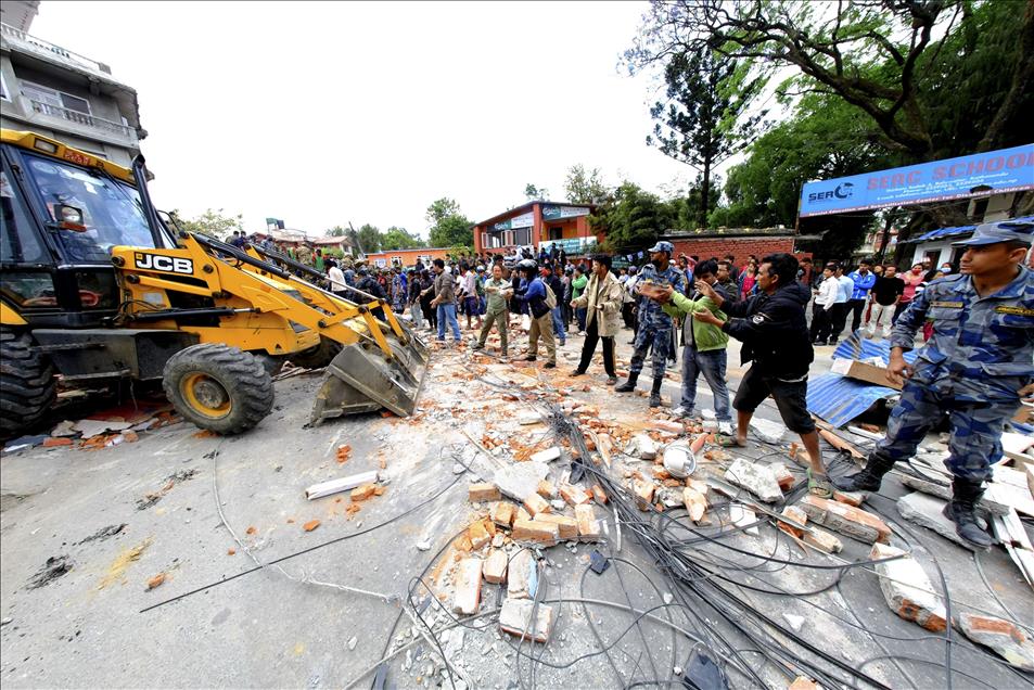 Nepal'de şiddetli deprem