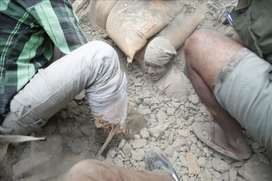Nepal'de şiddetli deprem