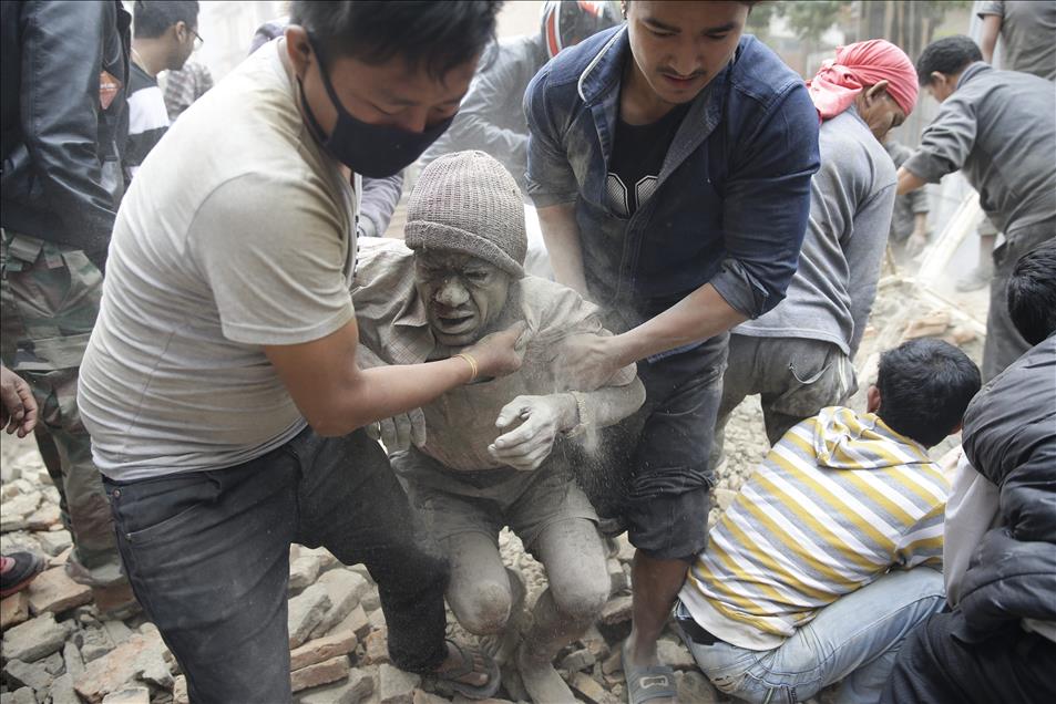 Nepal'de şiddetli deprem