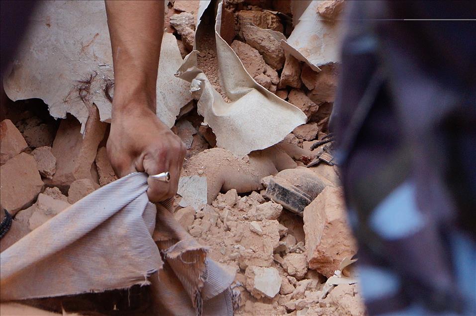 7.9 magnitude earthquake hits Nepal