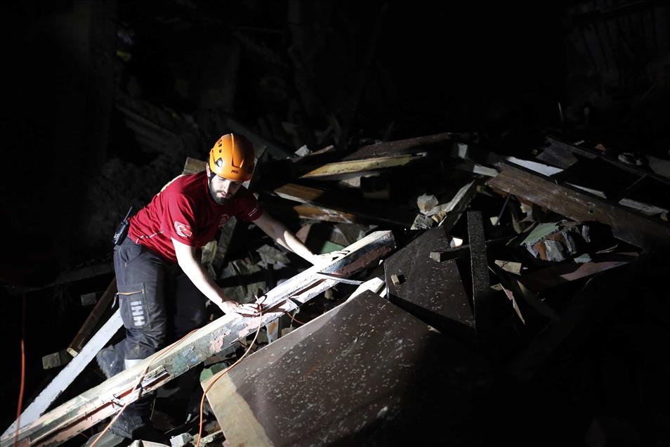 Powerful earthquake hits Nepal