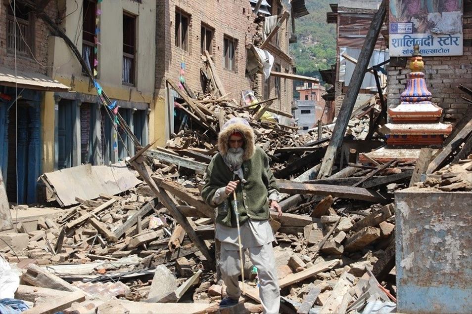 Powerful earthquake hits Nepal