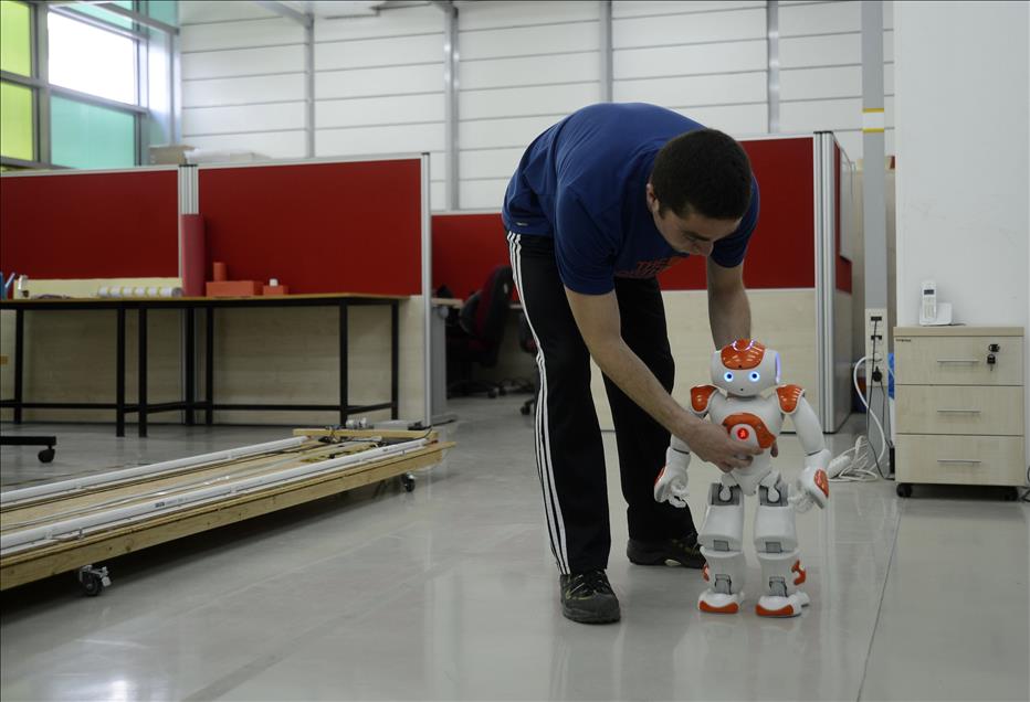 Çocuk robot "iCub"a kardeş geldi