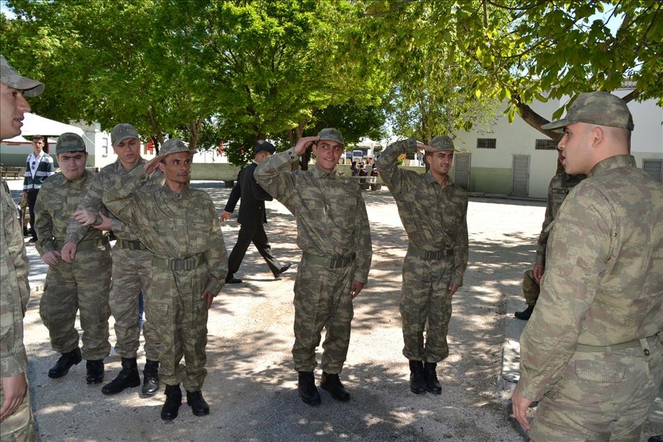 Temsili askerlik yapacak Mehmetçikler birliklerine teslim oldu