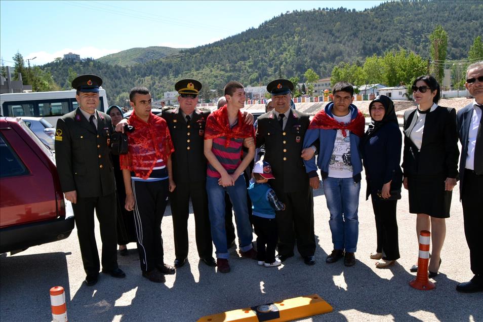 Temsili askerlik yapacak Mehmetçikler birliklerine teslim oldu