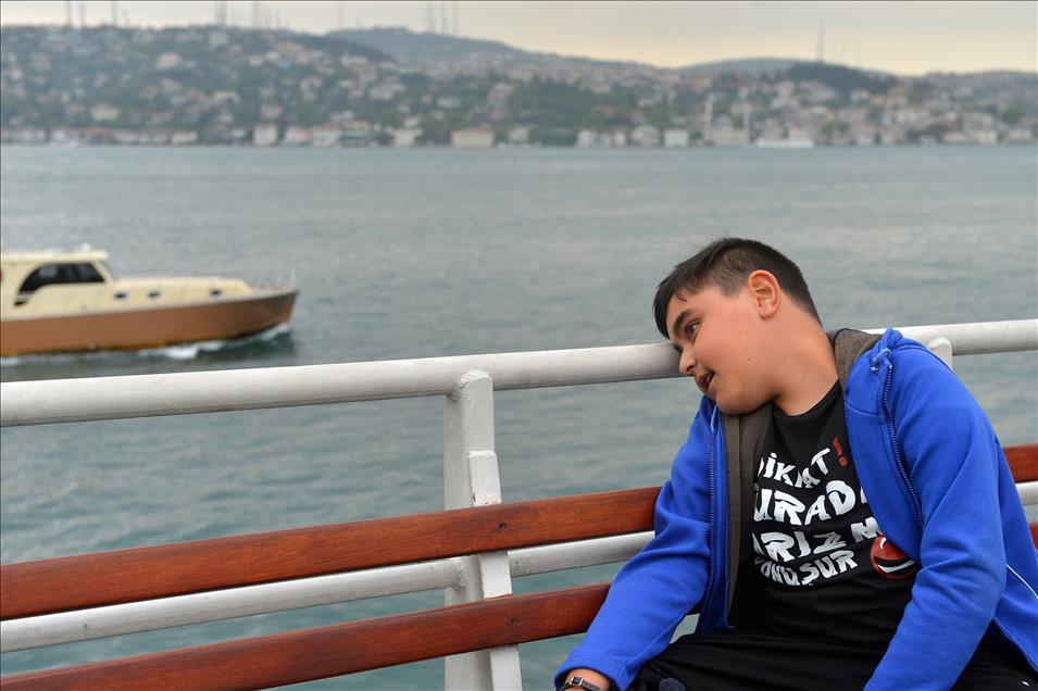 Eriyen çocuğun Fenerbahçeli futbolcularla buluşma rüyası gerçek oldu