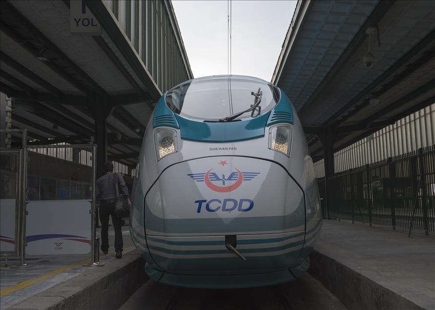 Çok yüksek hızlı tren setlerinin ilki seferine başladı