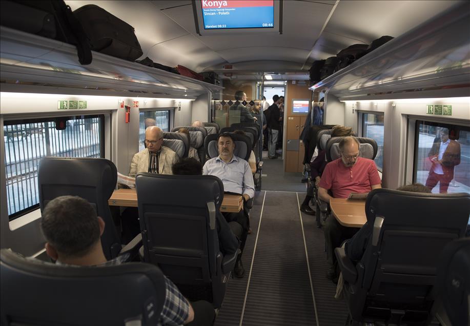 Çok yüksek hızlı tren setlerinin ilki seferine başladı