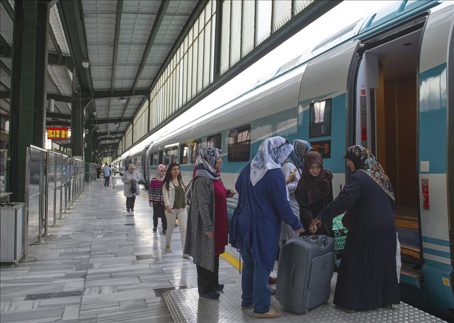 Çok yüksek hızlı tren setlerinin ilki seferine başladı