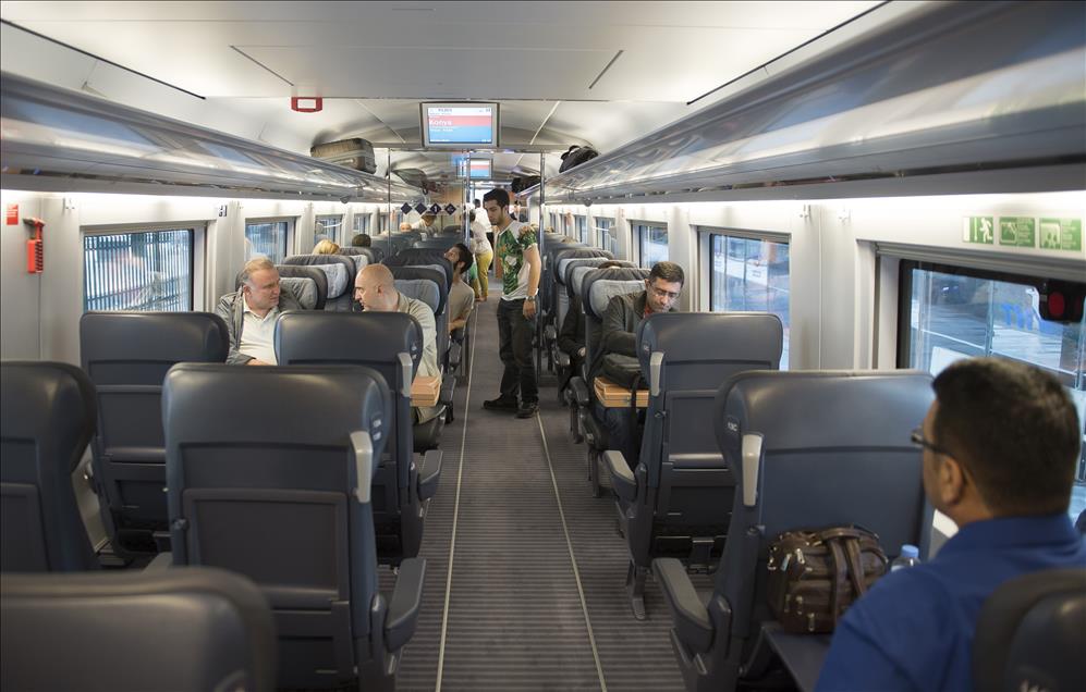 Çok yüksek hızlı tren setlerinin ilki seferine başladı