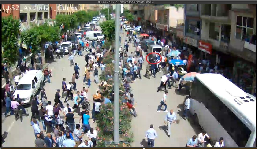 Siirt'te AK Parti'lilere yapılan saldırı kameralara yansıdı
