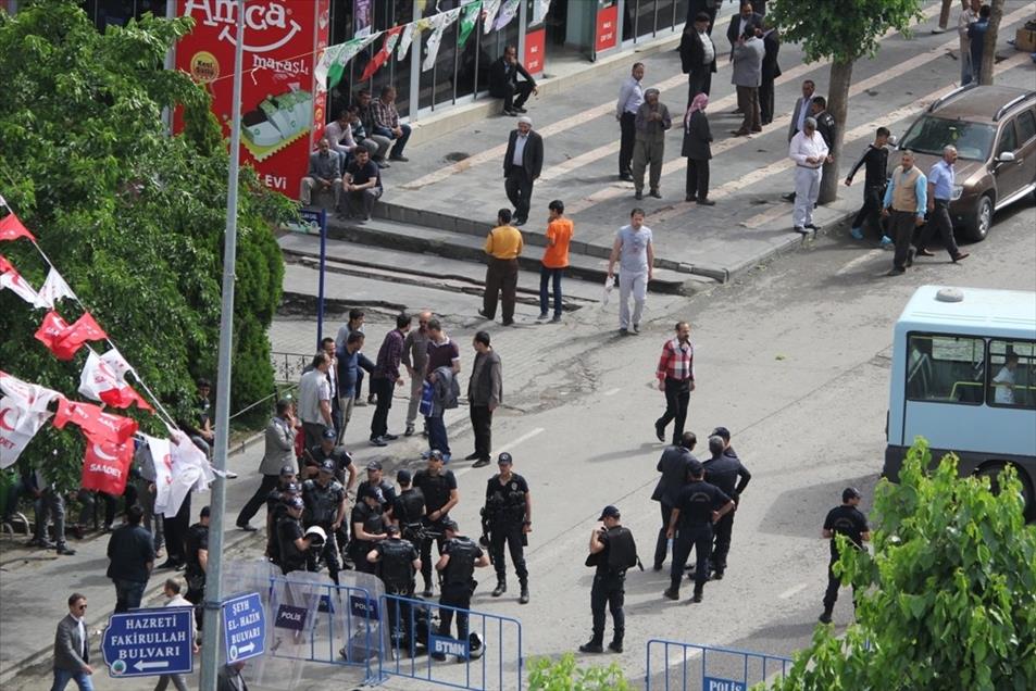 Siirt'te AK Parti'lilere yapılan saldırı kameralara yansıdı