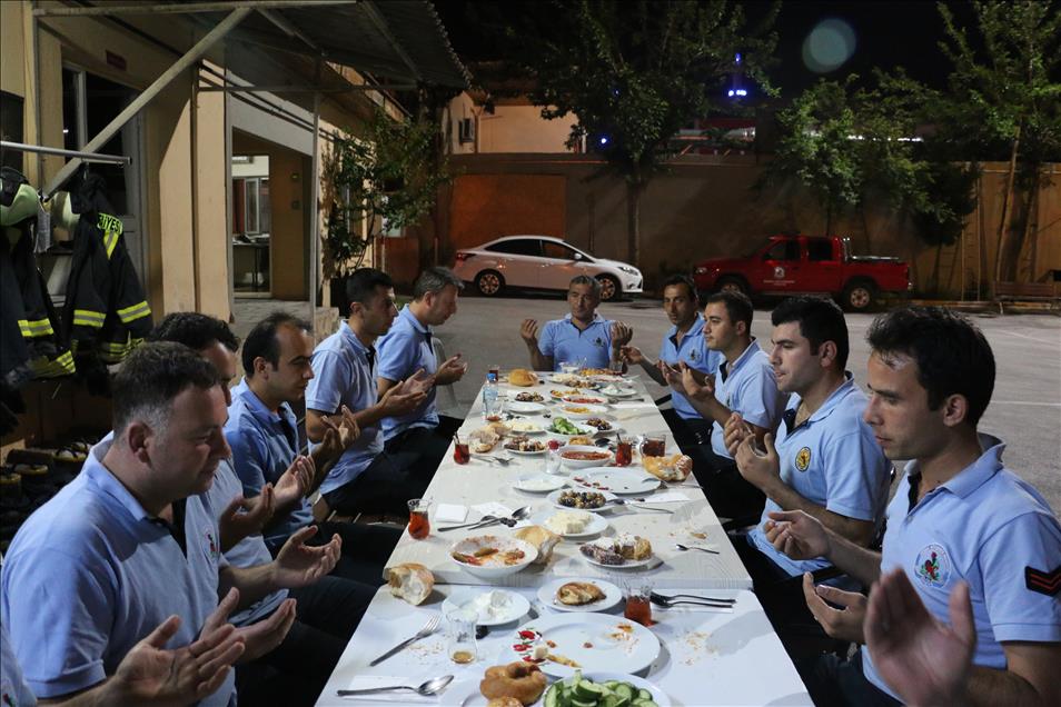 İtfaiye bahçesinde ilk sahur