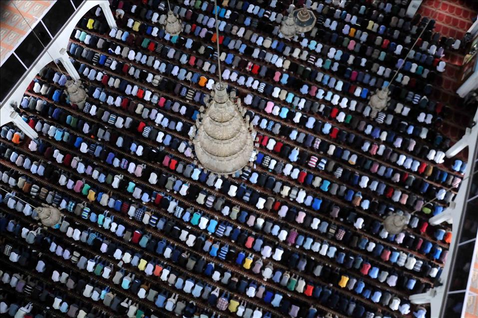 Isparta'da ramazan ayının ilk cuma namazı kılındı
