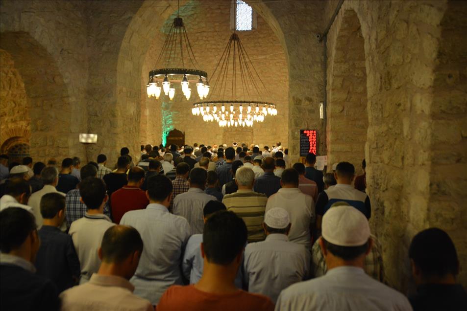 Siirt'te Ramazan ayının ilk Cuma namazında camiler sokağa taştı