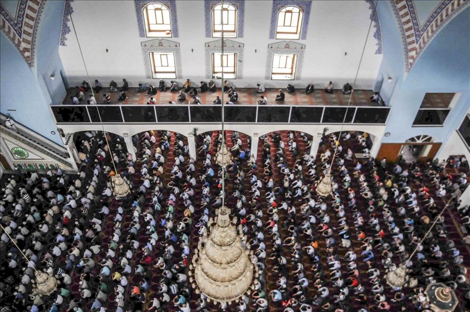 Isparta'da ramazan ayının ilk cuma namazı kılındı