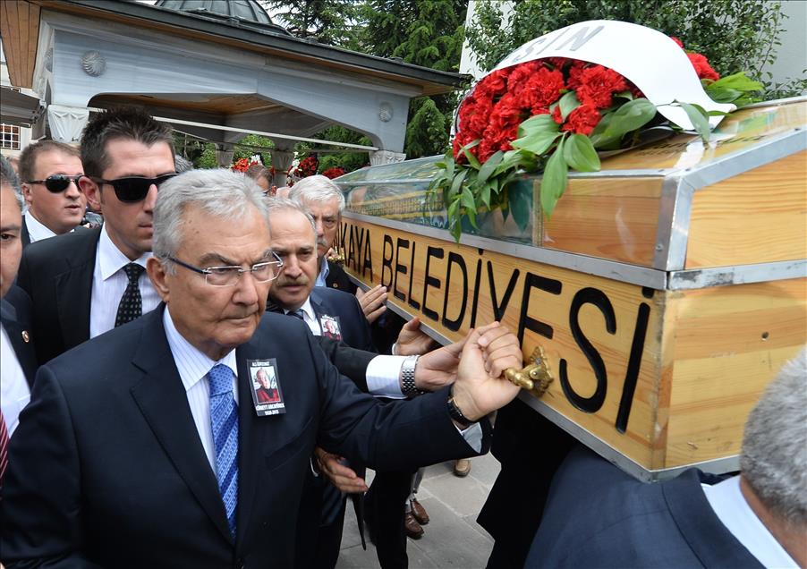 Gazeteci Cüneyt Arcayürek'in cenaze namazı