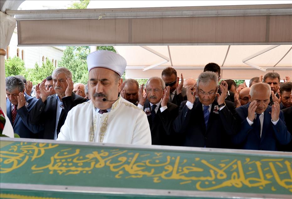 Gazeteci Cüneyt Arcayürek'in cenaze namazı