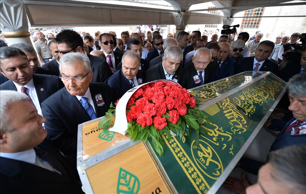 Gazeteci Cüneyt Arcayürek'in cenaze namazı