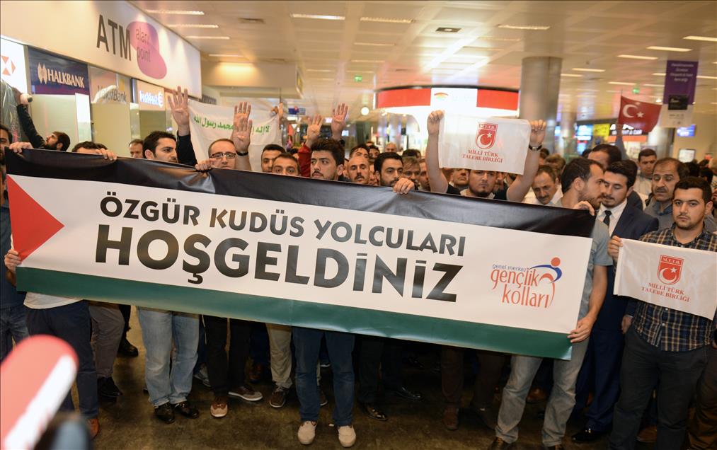 Türk gazetecilerin İsrail'de alıkonulması