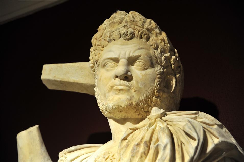 Perge'de son 3 yılda 13 heykel bulundu