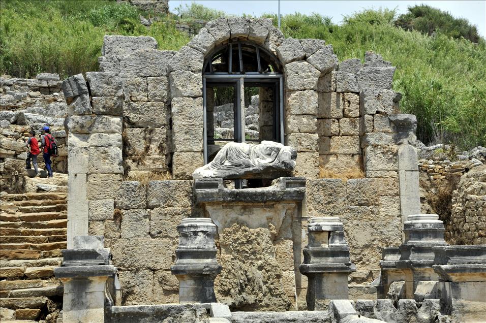 Perge'de son 3 yılda 13 heykel bulundu