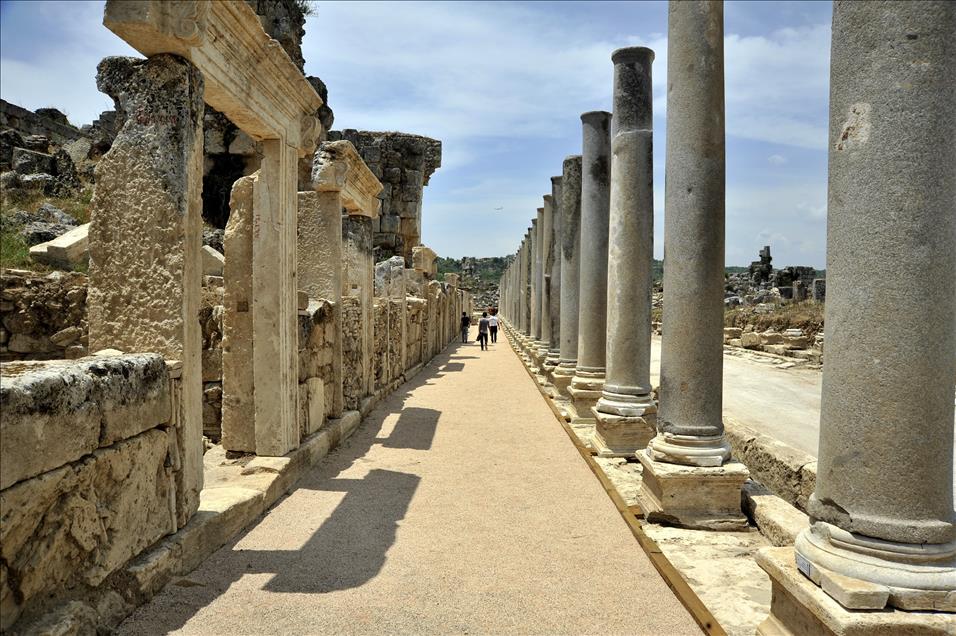 Perge'de son 3 yılda 13 heykel bulundu