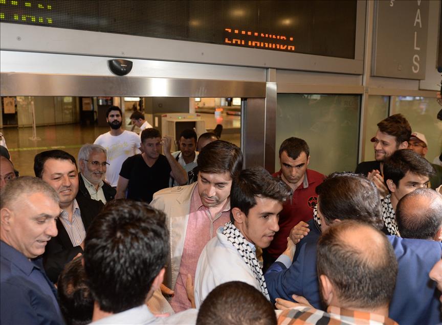 Türk gazetecilerin İsrail'de alıkonulması