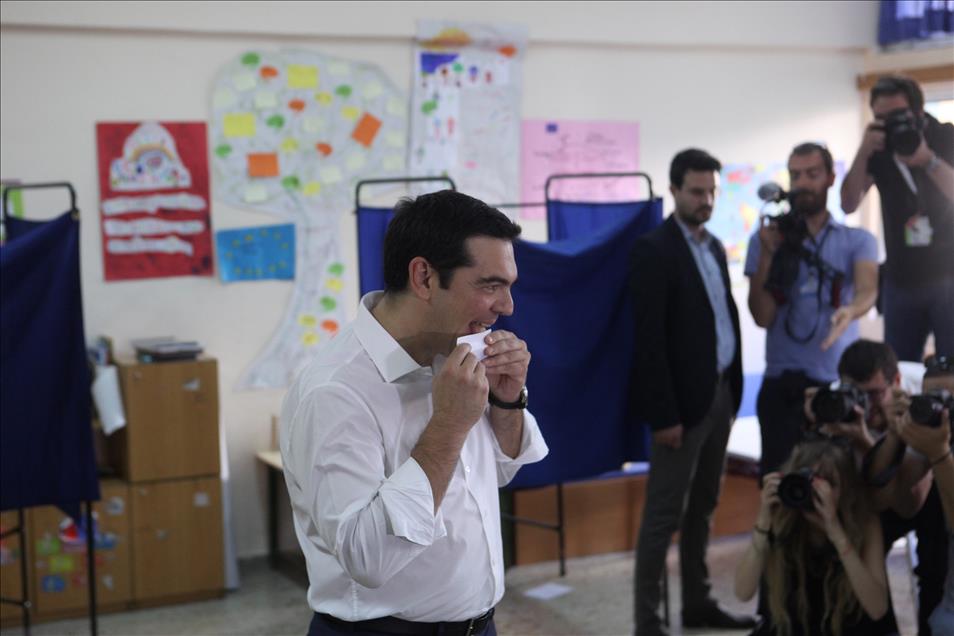 Greece votes in bailout referendum