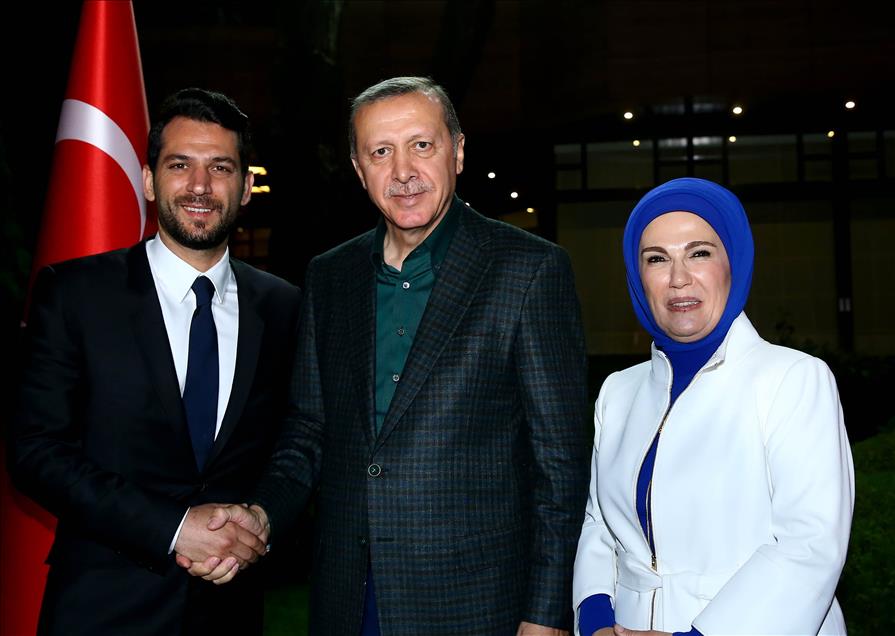Cumhurbaşkanı Erdoğan, sporcu ve sanatçılarla birlikte iftar yaptı