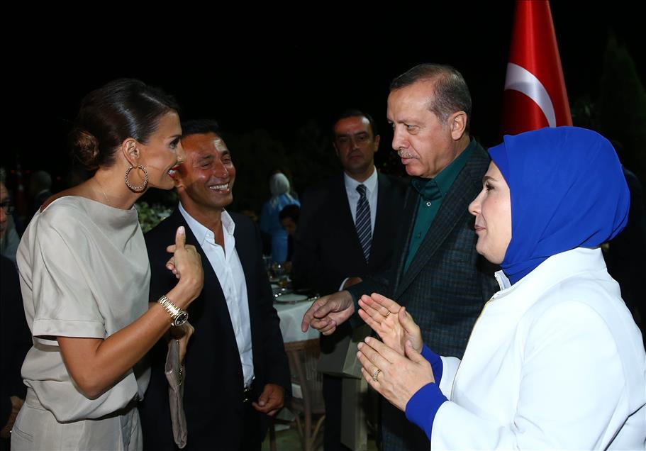 Cumhurbaşkanı Erdoğan, sporcu ve sanatçılarla birlikte iftar yaptı