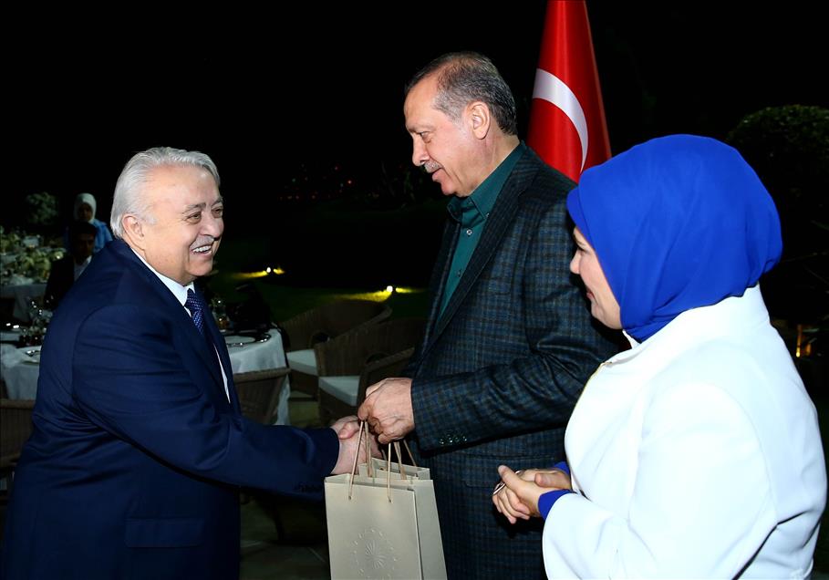 Cumhurbaşkanı Erdoğan, sporcu ve sanatçılarla birlikte iftar yaptı
